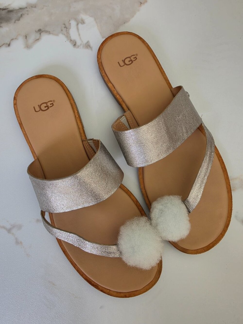 UGG Hadlee Leather Metallic Silver Toe Ring Pom Pom Strap Slide Sandals Sz 8.5